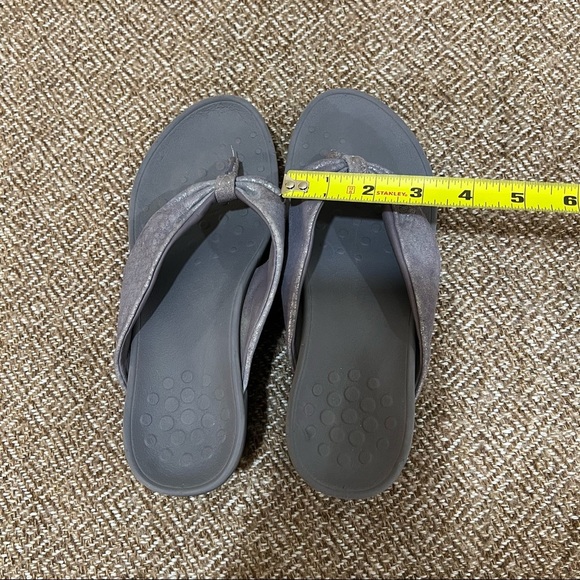 Vionic Arabella Womens Size 7 Sandals Purple Leather Thong Platform Wedge - Picture 8 of 9